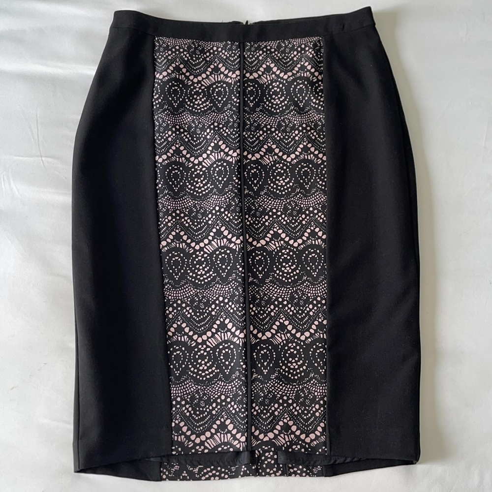 Lace pattern Pencil Skirt